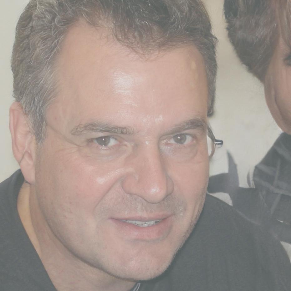 Hendrik Larsen, founder of Igniteon Radiance, explaining blockchain concepts